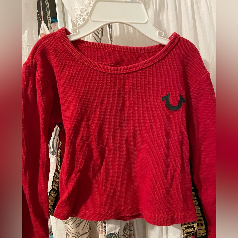 Used 2T red long sleeve T-shirt